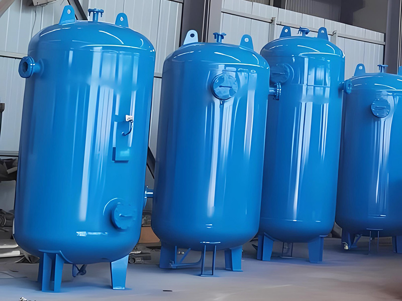 Buffer tank, adsorber